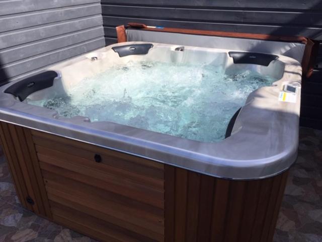 Apartament Le Flamboyant Avec Piscine Chauffee 30° Et Jacuzzi Saint-André Zewnętrze zdjęcie