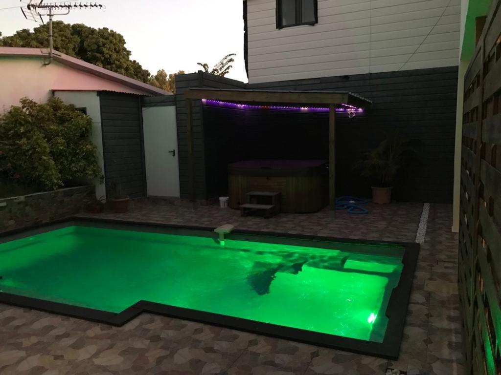 Apartament Le Flamboyant Avec Piscine Chauffee 30° Et Jacuzzi Saint-André Zewnętrze zdjęcie